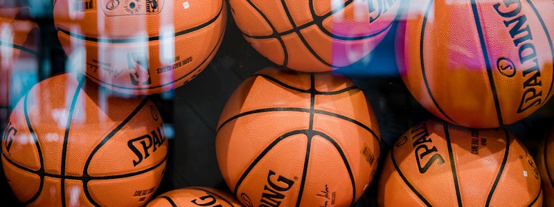 意甲联赛专题报道画面 - 国际米兰与AC米兰的米兰德比瞬间